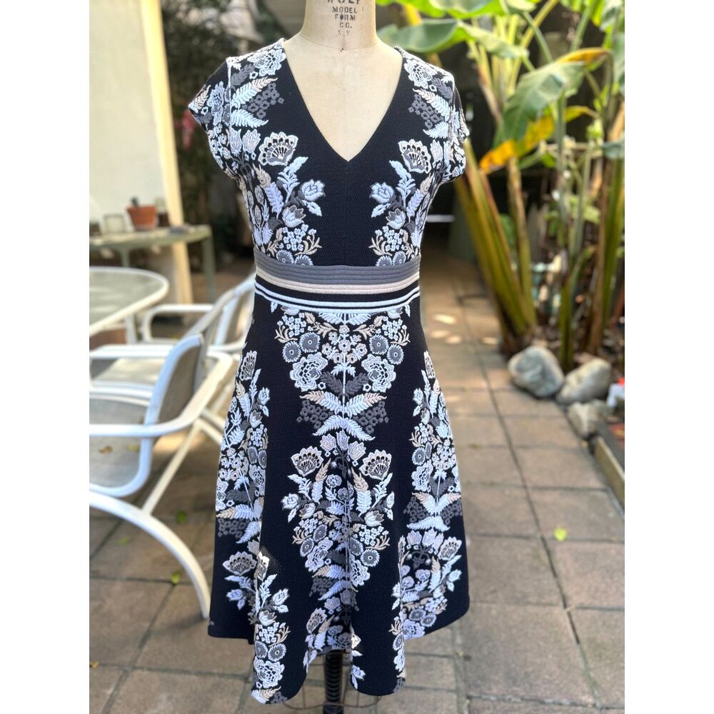 Anthropologie ETT:TWA Soiree Blk Blu Beige Floral Fit Flare VNeck Midi Drss SZ 6